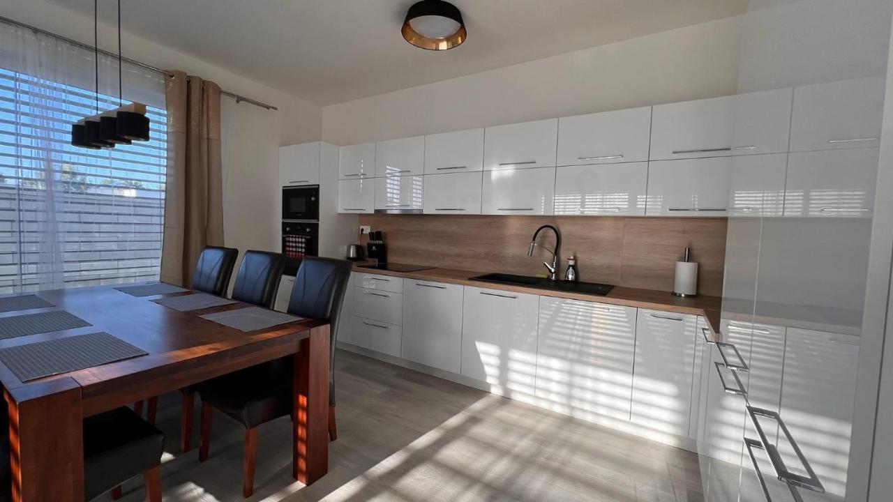 Vila Klimatizovany Apartmanovy Dom S Virivkou, 9B Janosikova Exteriér fotografie