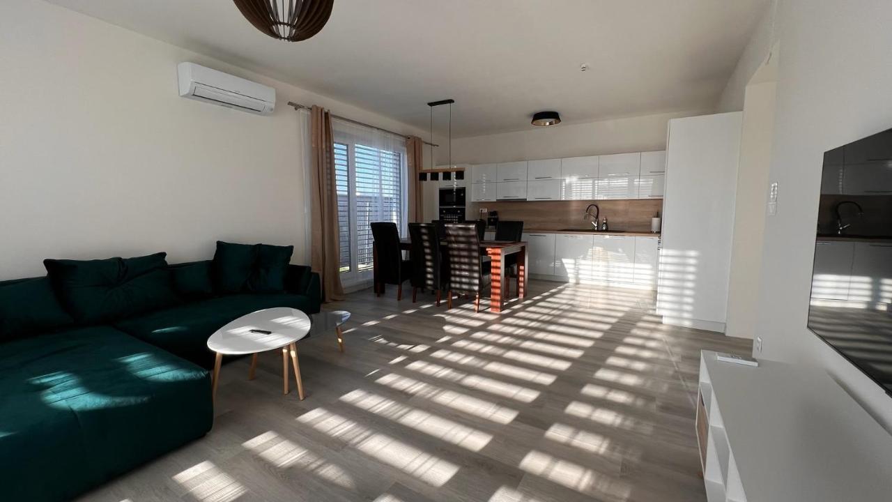 Vila Klimatizovany Apartmanovy Dom S Virivkou, 9B Janosikova Exteriér fotografie