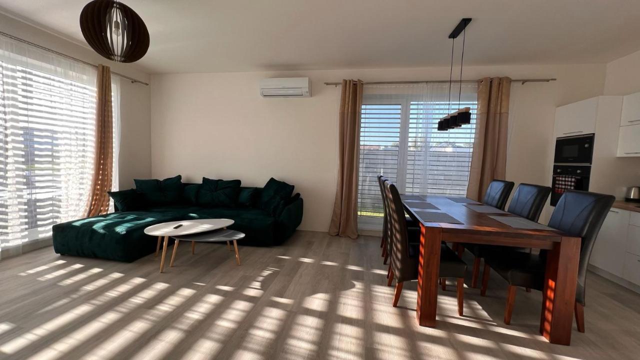 Vila Klimatizovany Apartmanovy Dom S Virivkou, 9B Janosikova Exteriér fotografie